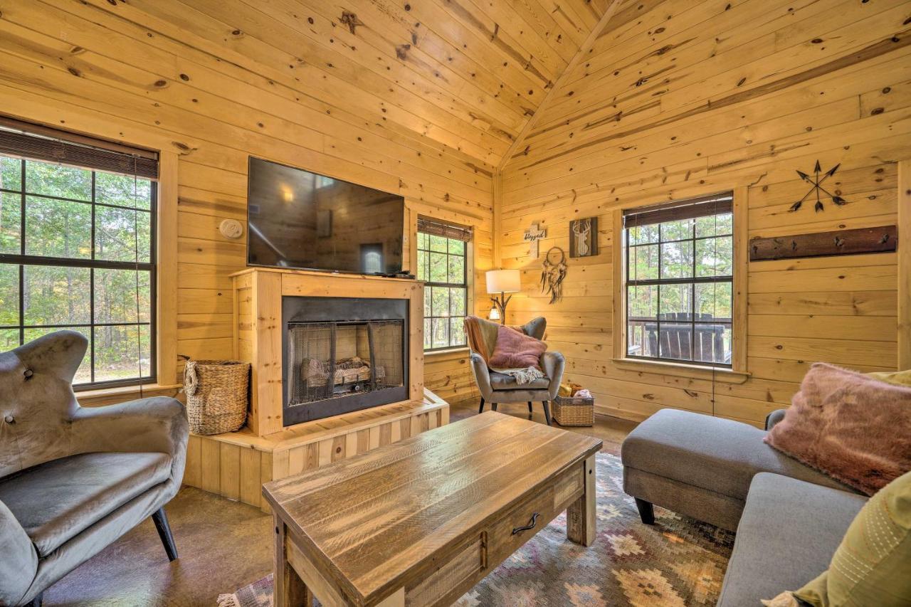 Cabin With Hot Tub And Games, 4 Mi To Beavers Bend! Broken Bow Esterno foto