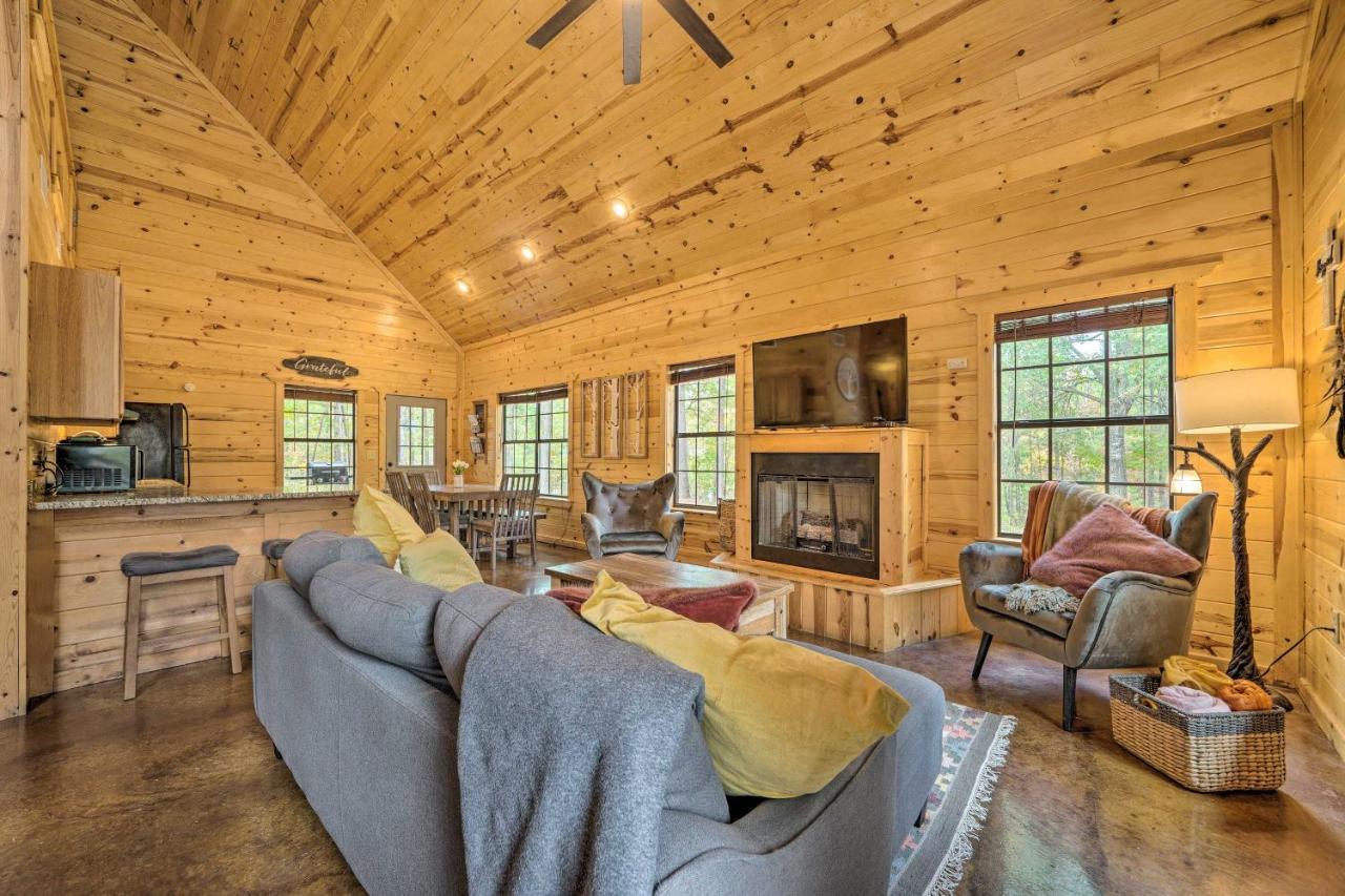 Cabin With Hot Tub And Games, 4 Mi To Beavers Bend! Broken Bow Esterno foto