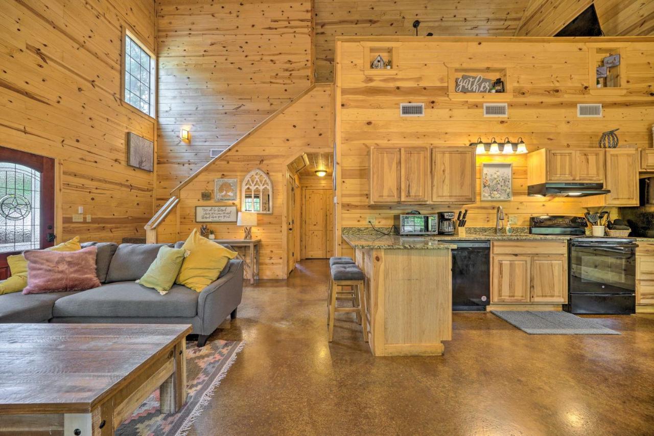 Cabin With Hot Tub And Games, 4 Mi To Beavers Bend! Broken Bow Esterno foto