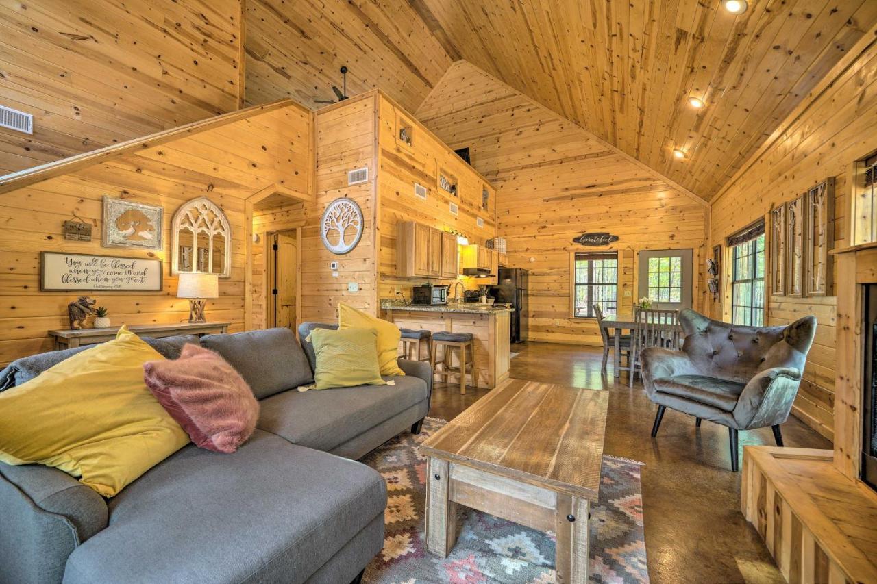 Cabin With Hot Tub And Games, 4 Mi To Beavers Bend! Broken Bow Esterno foto