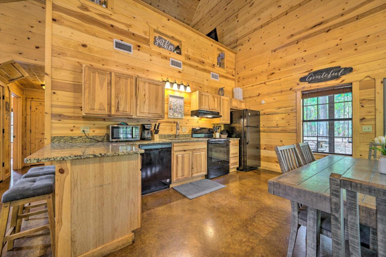 Cabin With Hot Tub And Games, 4 Mi To Beavers Bend! Broken Bow Esterno foto