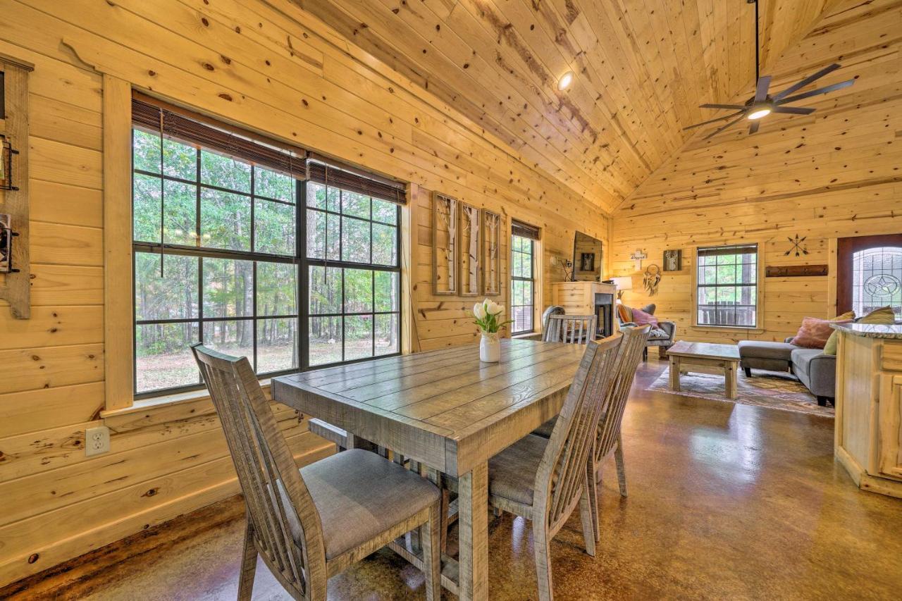 Cabin With Hot Tub And Games, 4 Mi To Beavers Bend! Broken Bow Esterno foto