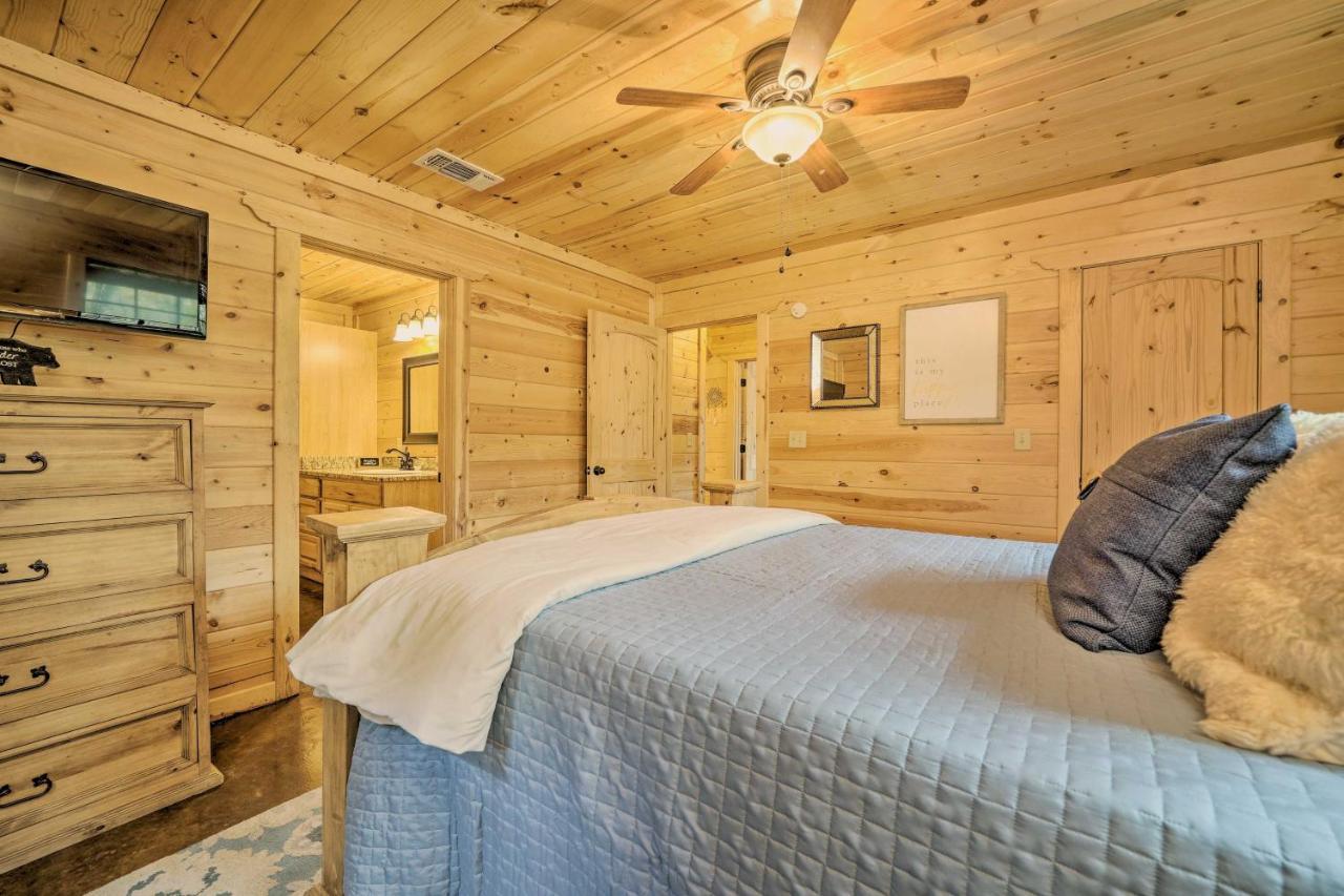 Cabin With Hot Tub And Games, 4 Mi To Beavers Bend! Broken Bow Esterno foto