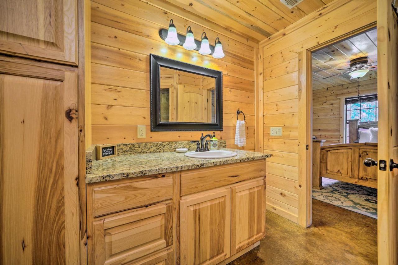 Cabin With Hot Tub And Games, 4 Mi To Beavers Bend! Broken Bow Esterno foto