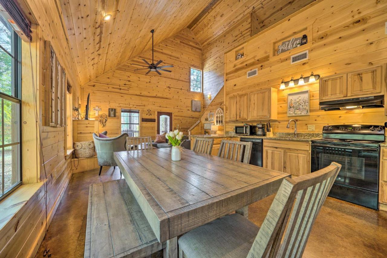 Cabin With Hot Tub And Games, 4 Mi To Beavers Bend! Broken Bow Esterno foto