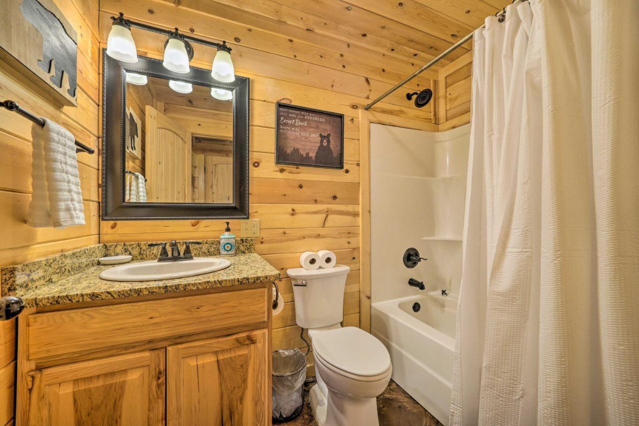 Cabin With Hot Tub And Games, 4 Mi To Beavers Bend! Broken Bow Esterno foto
